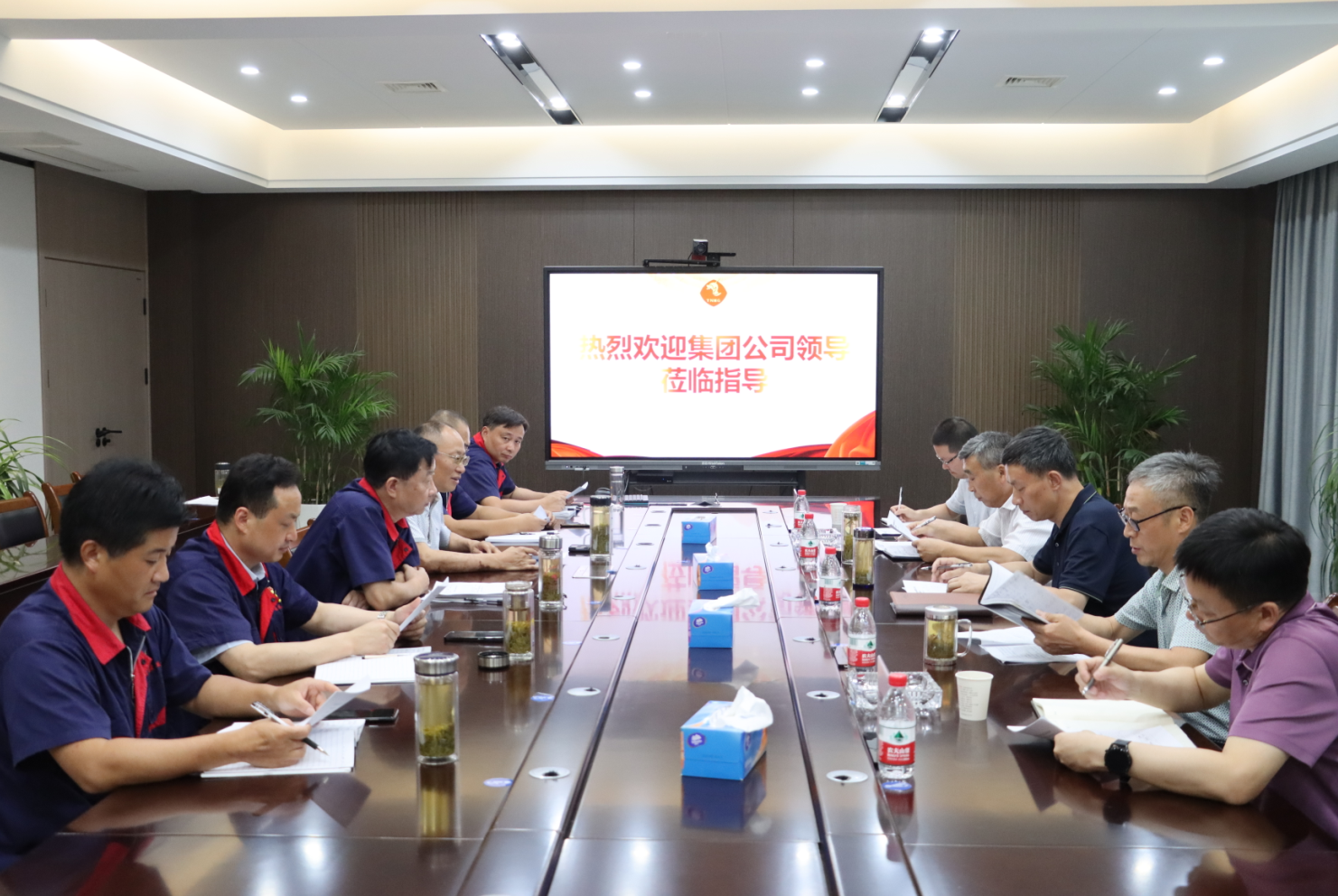 集團(tuán)公司總經(jīng)理丁士啟到公司調(diào)研 集團(tuán)公司總經(jīng)理丁士啟到公司調(diào)研