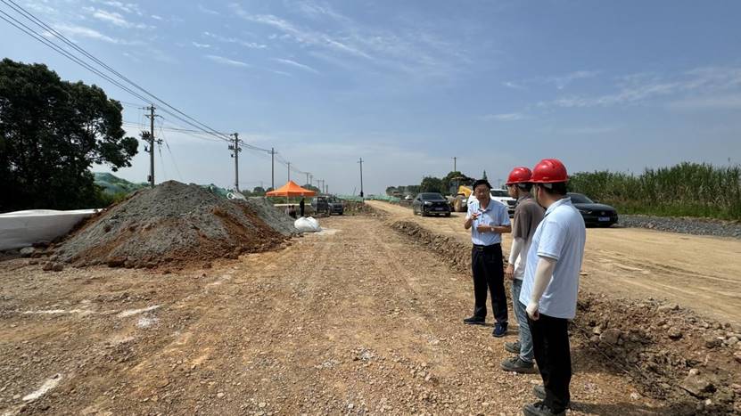 王伍升到現(xiàn)場推進建材公司銅尾礦作道路材料應(yīng)用試驗項目 王伍升到現(xiàn)場推進建材公司銅尾礦作道路材料應(yīng)用試驗項目