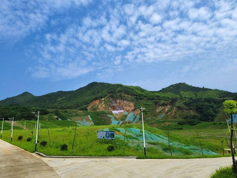 銅山、前山露天采坑復(fù)墾項(xiàng)目完成 銅山、前山露天采坑復(fù)墾項(xiàng)目完成